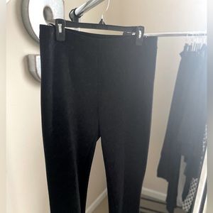 Skinny pant with embroidered front. Slimming look.